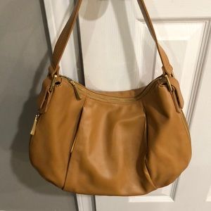 Hobo Grace Style Leather Shoulder Bag in Honey